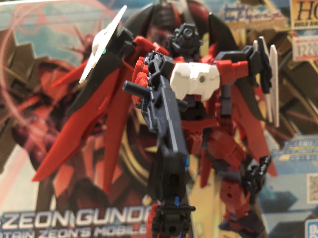 武装は、レッドスピアー[紅い槍](紅くない)小型ビームガン(軽量型) 二ービーム偵察機、偵察機(アームドッキング)