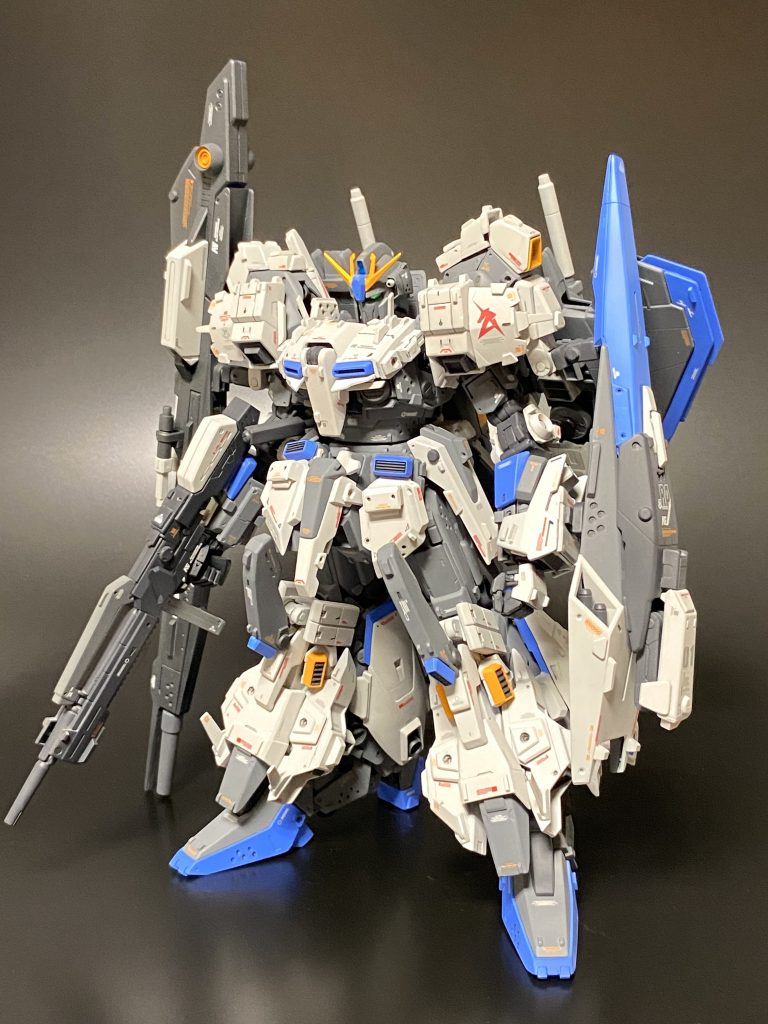 斜め前から  フルアーマーぽいが一切脱げない。後、変形しない、個体と言う意味合いで、Zソリッドと命名されている。