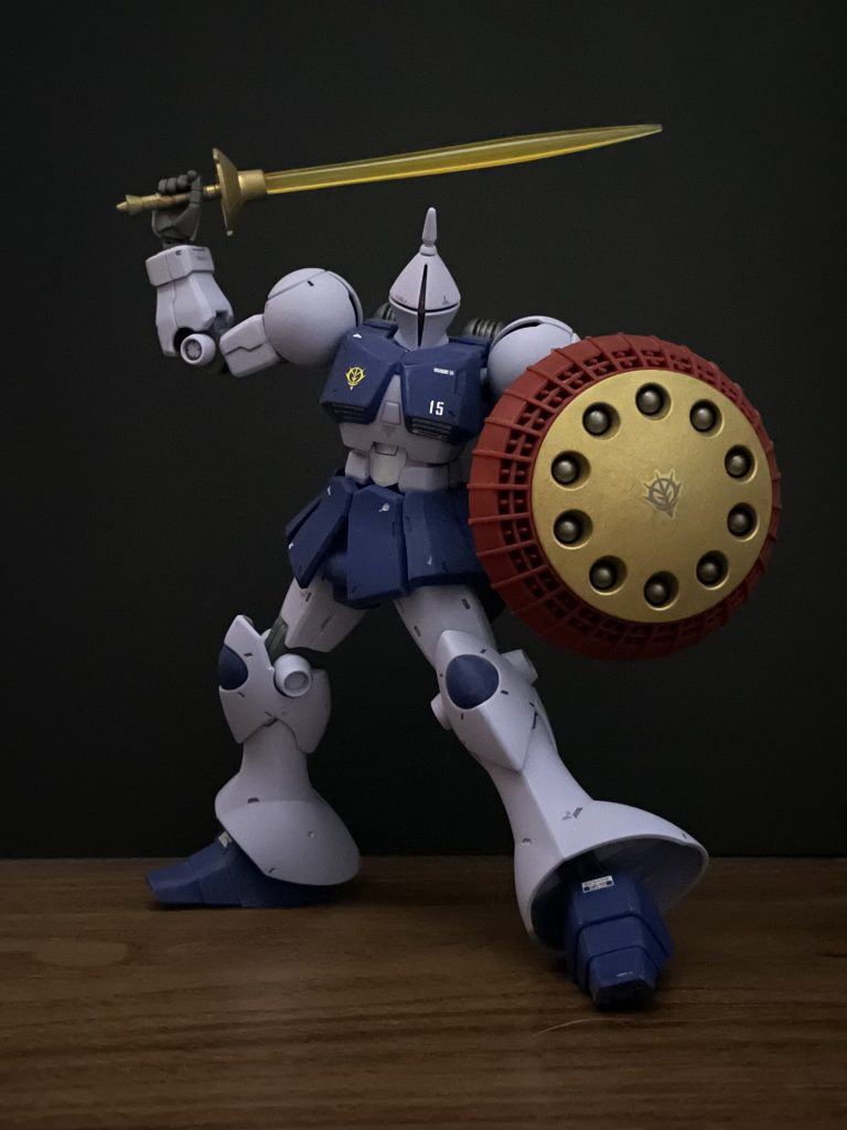 ゴールド部など部分塗装。モノアイクリアパーツ化したけど、見えないですね。