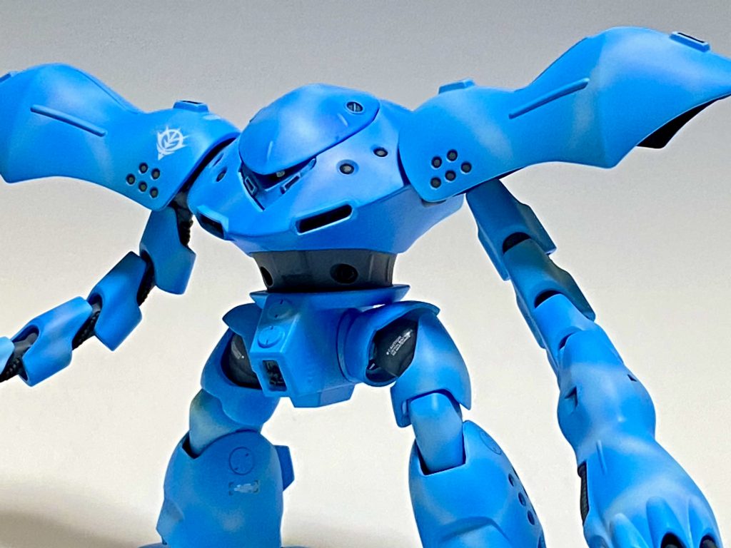 デカールは少な目で。