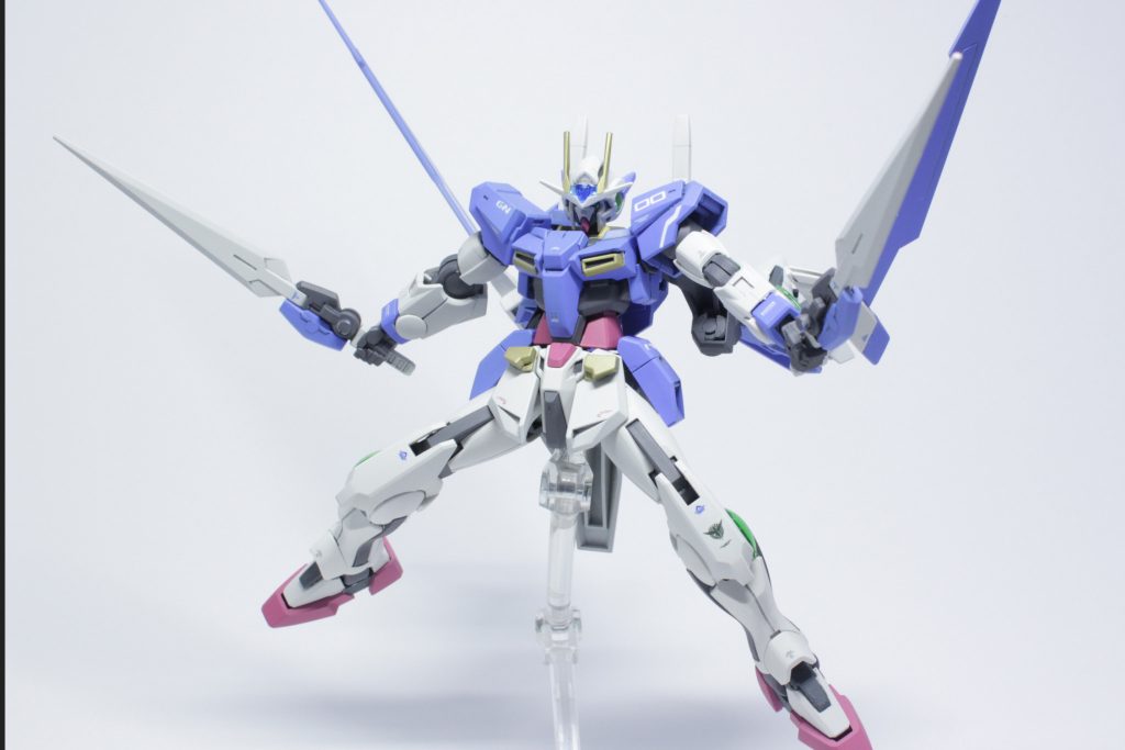 腰には型落ち品ということでエクシアのGNブレイドを装備。GNソードⅡのパーツを貼り付けることで若干近代化改修はされてるような感じにしてみました。