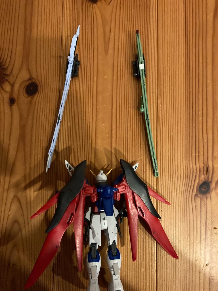 アロンダイトと緑の棒を展開し、左右逆に装着します