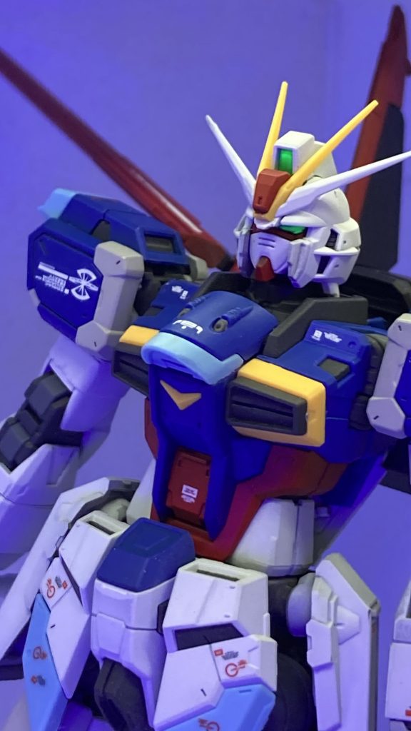 蛍光塗料で一部光るようしました。