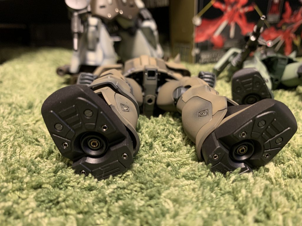 足の裏って。。。こだわっても　陳列時に見えないのが悲しいですよね笑丸モールドをビーズで置換、マルイチモールドはガンメタサフをマスキングして露出させました