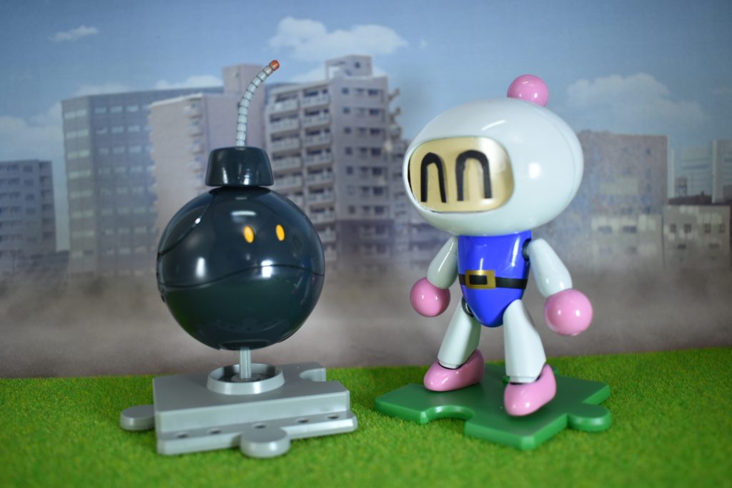 同時に作成したハロボム💣ハロ部分はそのまま塗装したのみで、導火線部分は先程と同じくヒートロッドとパテです。