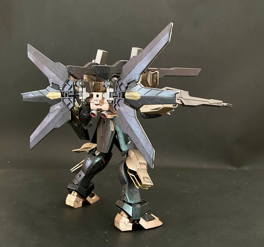 サテライトはMGくらいの大型の方が好みですが旧キットはこじんまりとした印象です。今は背負いものは大型化してますから...逆に自立は簡単です😊