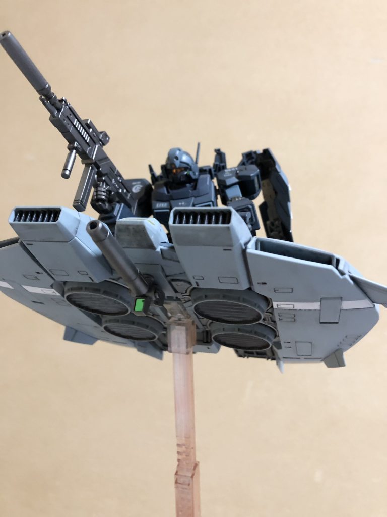 ベースジャバーの機首の肉抜きは溶かしランナーで埋めてあります。メガ粒子砲センサーはラピーテープです。
