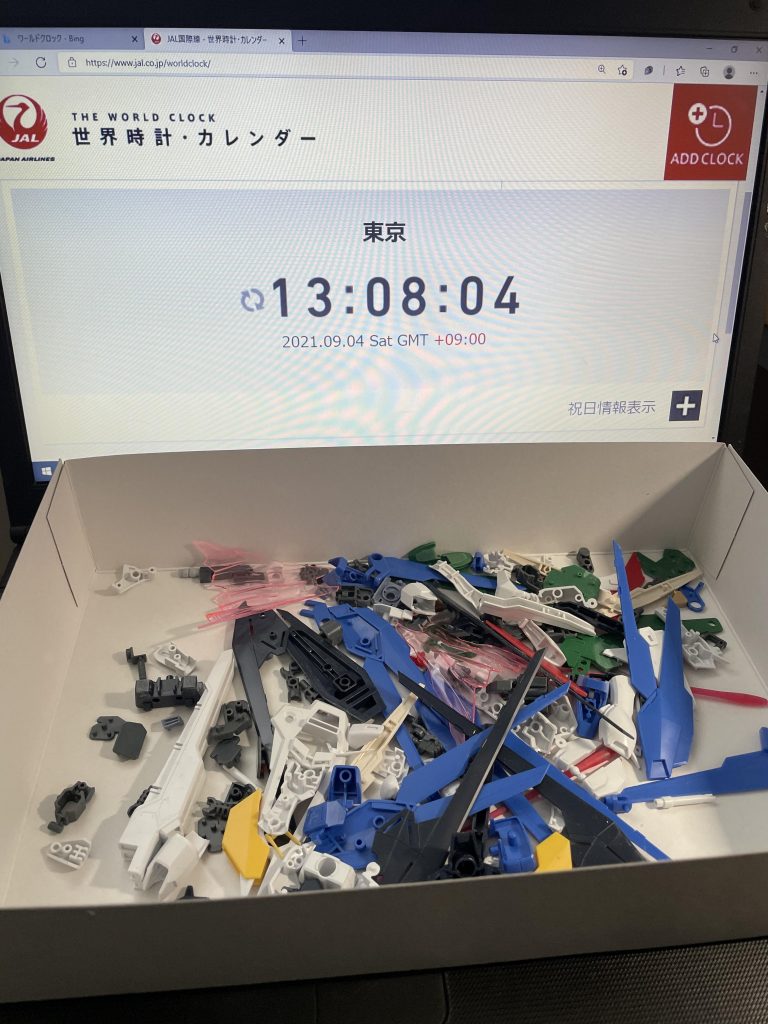 5時間経過。ライフルの改造や全パーツのゲート処理など完了。フリーダムは以前軽く組んだことがあったので仮組みは省略。しかしこれが後に悲劇を産むことに。