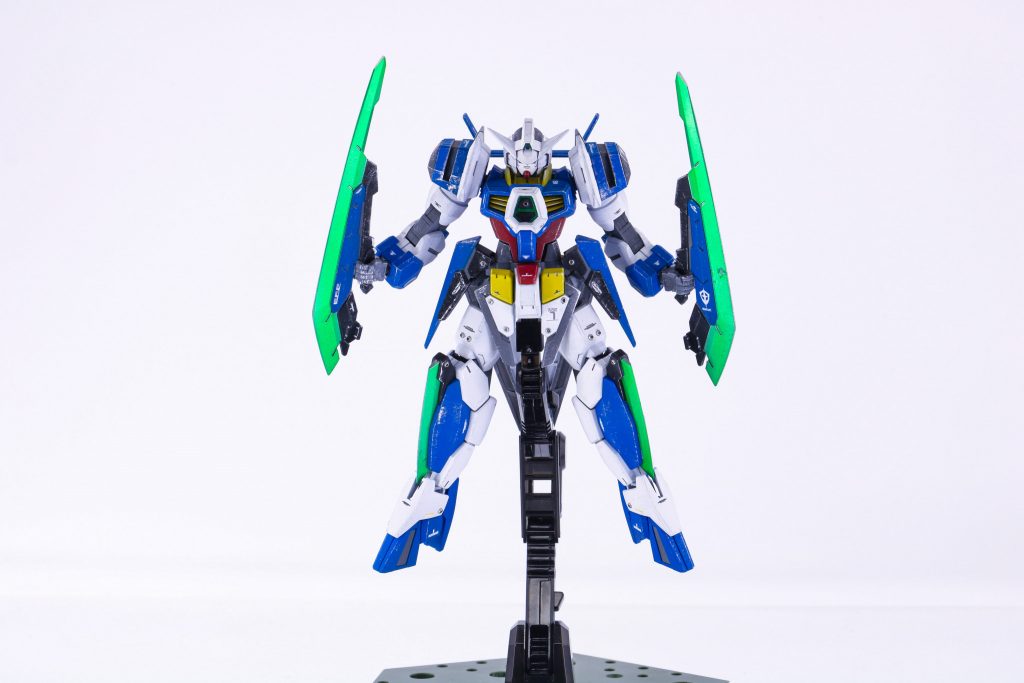 二刀流の機体はこのポーズがしたくなっちゃいますね!