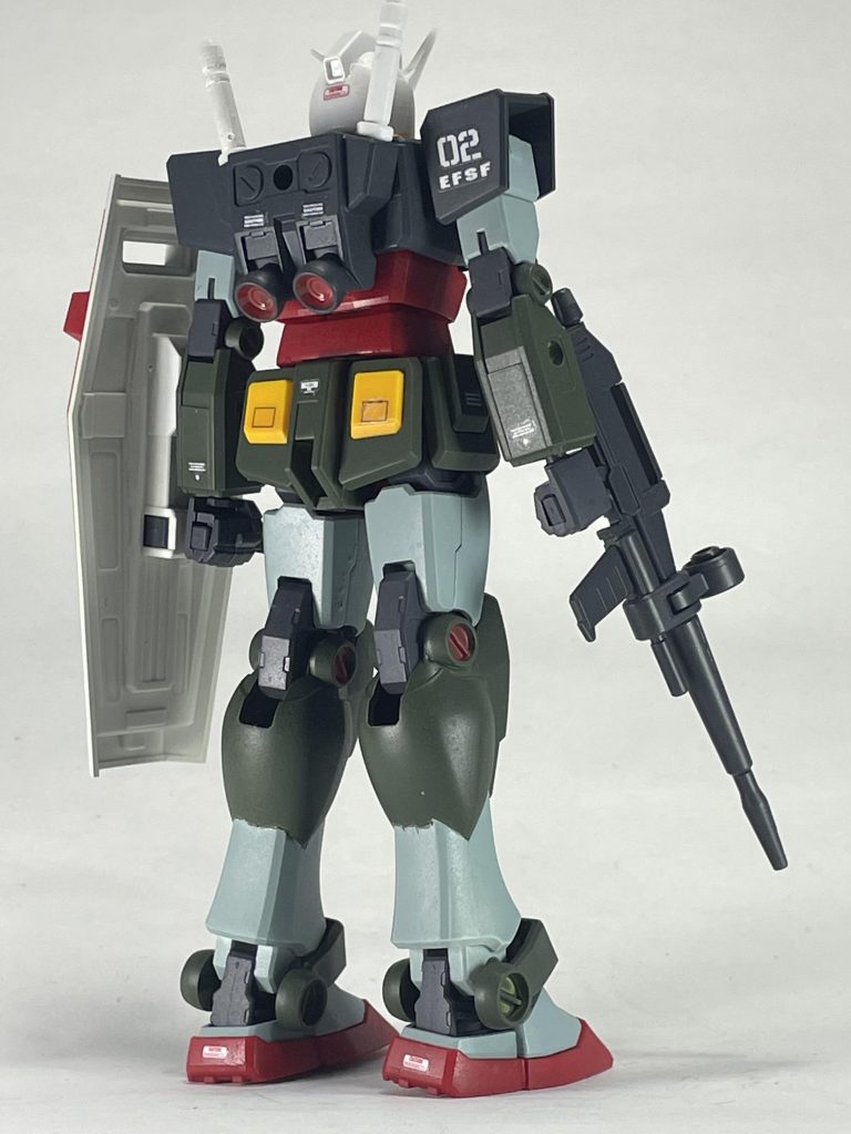 一番くじで当たったEGガンダムなんですが、赤の部分しかクリアになっていないリバースver.で殆どスタンダードカラーだったので、いっそ全塗装してしまおうと考えました。