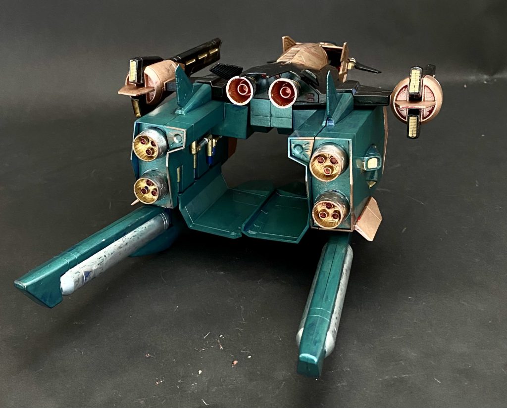 このサイズでバーニア6つです。劇中では結構な機動力を出してました。そう考えると10個以上ついている高機動MSの機動力はバケモンなんだろうな🤣