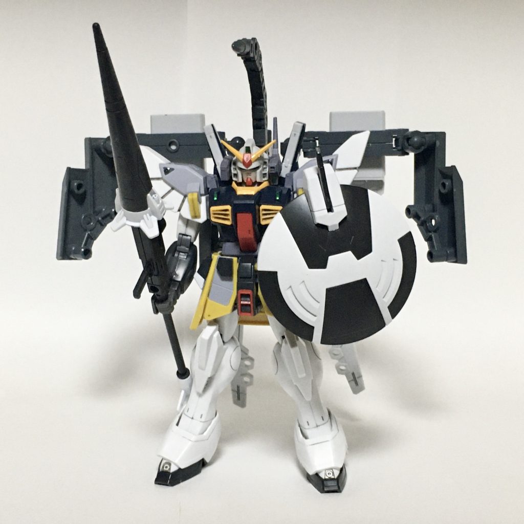 ブレイブハートガンダム・フルブースト、正面。ブレイブハートにブレイブブースターが合体した形態。火力と防御力、飛行能力が大幅に上昇する。