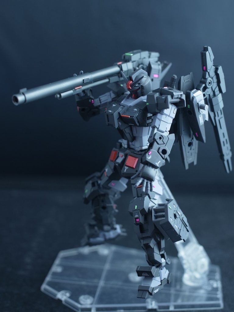 右肩武器はプラパイプで伸縮式実弾バズーカ作成。30MMは、小さいのにモールドたっぷりなので、ビヨグロ部分が負けないように意識してます。