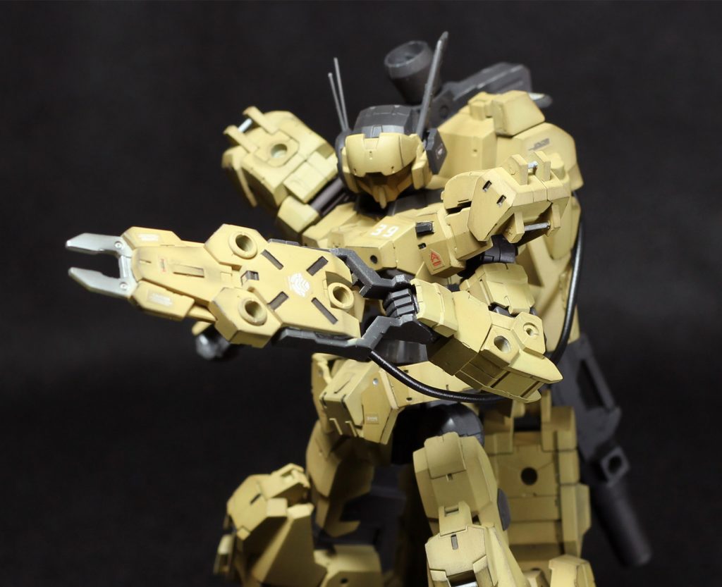 近距離：左腕部ヒートカッター 私の好みでカタールのように持てるようにしてみました。