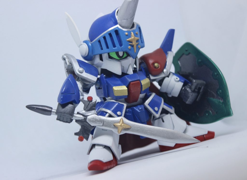 龍の盾はプラ板によるスクラッチです。重量があるので、手首だけではなく腕にネオジム磁石を仕込んで、マウントしています。