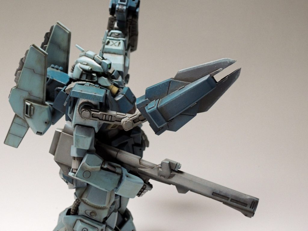 一応右肩のシールドも刺突武器として展開します。