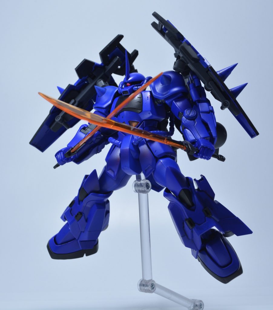 手首が回らないのが気になっていましたので、腕の装備を逆向きに出来るようにしました。