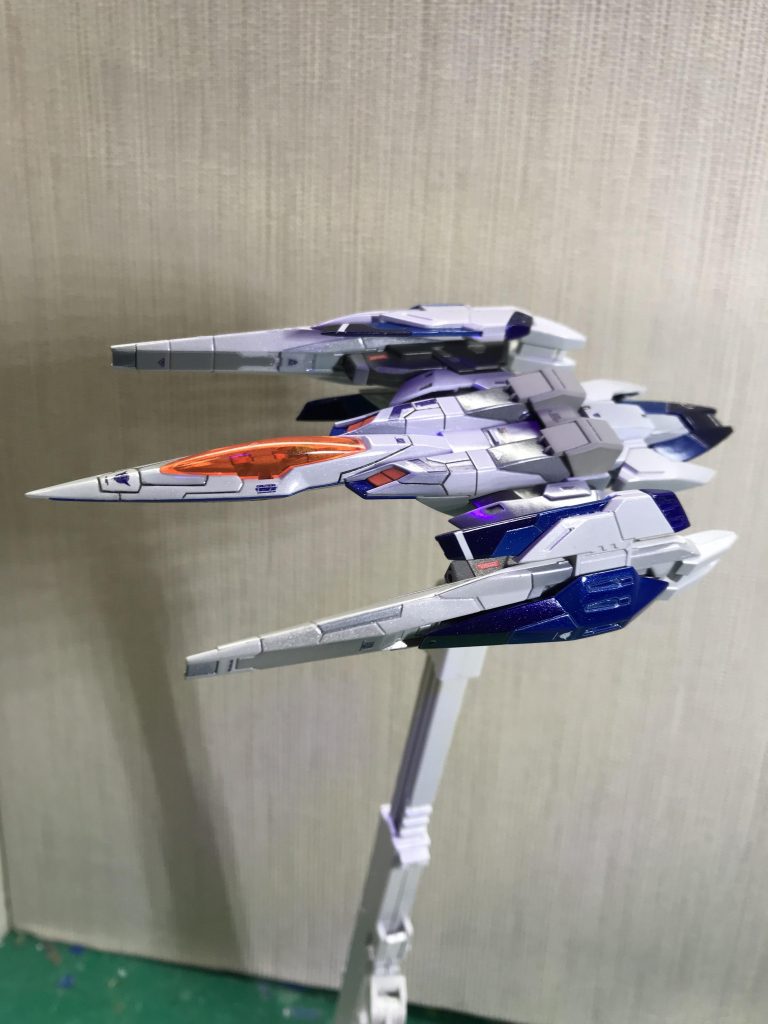 ライザーはセンサーに蛍光色を塗ってセンサー風にしました。残念ながらあまり目立たない、、、エアインテークっぽいダクトはオレンジの艶消し。