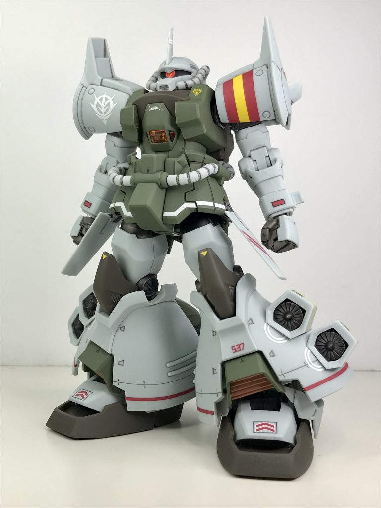 関節などのシルバー成形色の部分をガンマカのヘビーガンメタリックで塗ったり、脚のダクトをカッパーで塗ったり、などの部分塗装のみです。限定の色＆水転写デカールで、十分に映えます(^^)