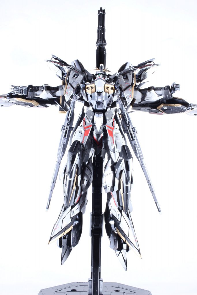 Crucified「磔にされた」の由来は、バックパックが十字架のように展開したため、それに沿わせてみました