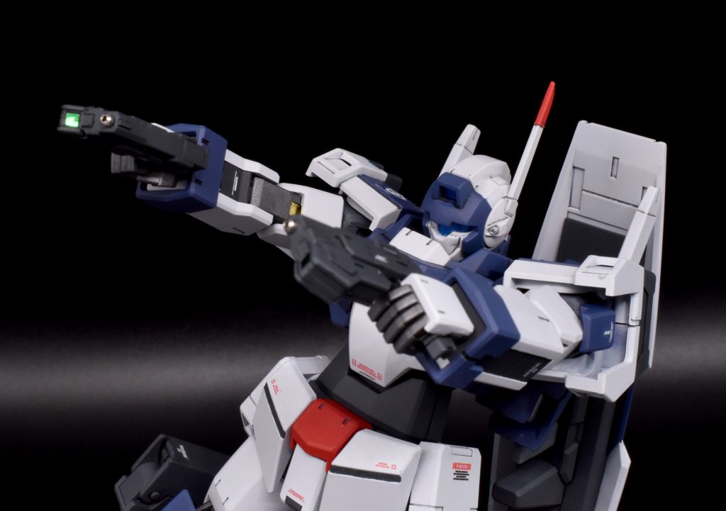 アクションポーズを何枚か。