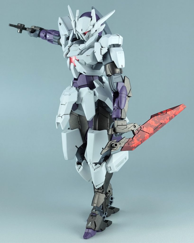 武器にはラップ塗装を施しています顔にはトランジェントのパーツを接着