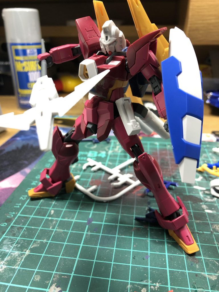 その後百式のバックパックを取り付け全体のバランスを見て頭部のアンテナを外しました。