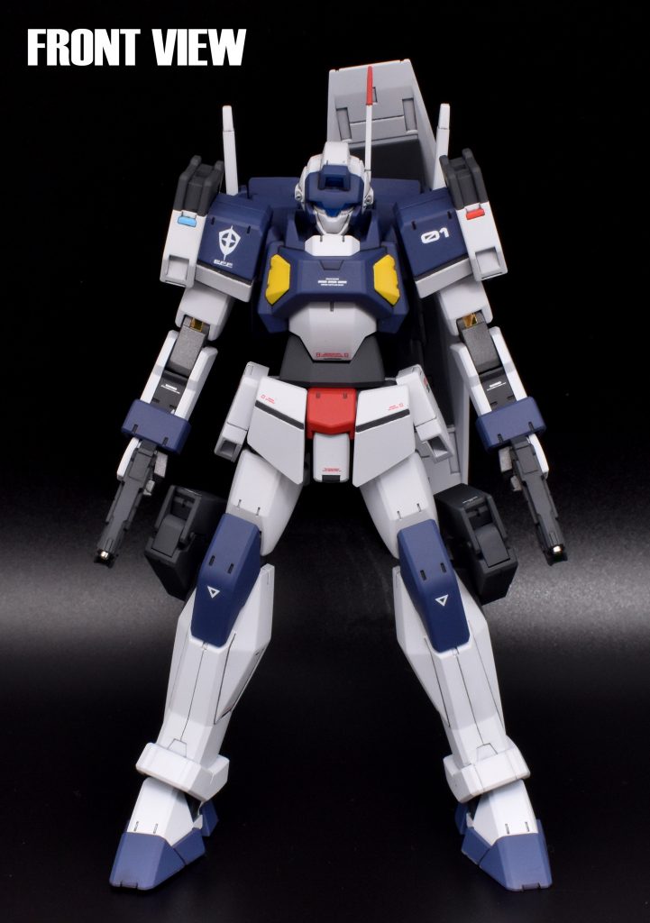 フロントビュー。頭部はプラ板とパテを使用して形状を変更しています。