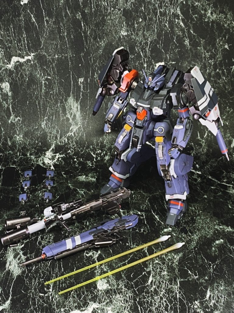 付属品はこんな感じです。苦しかったのは手のパーツの塗装ですね、めんどくさいやりたくないと言いながら塗ってました笑