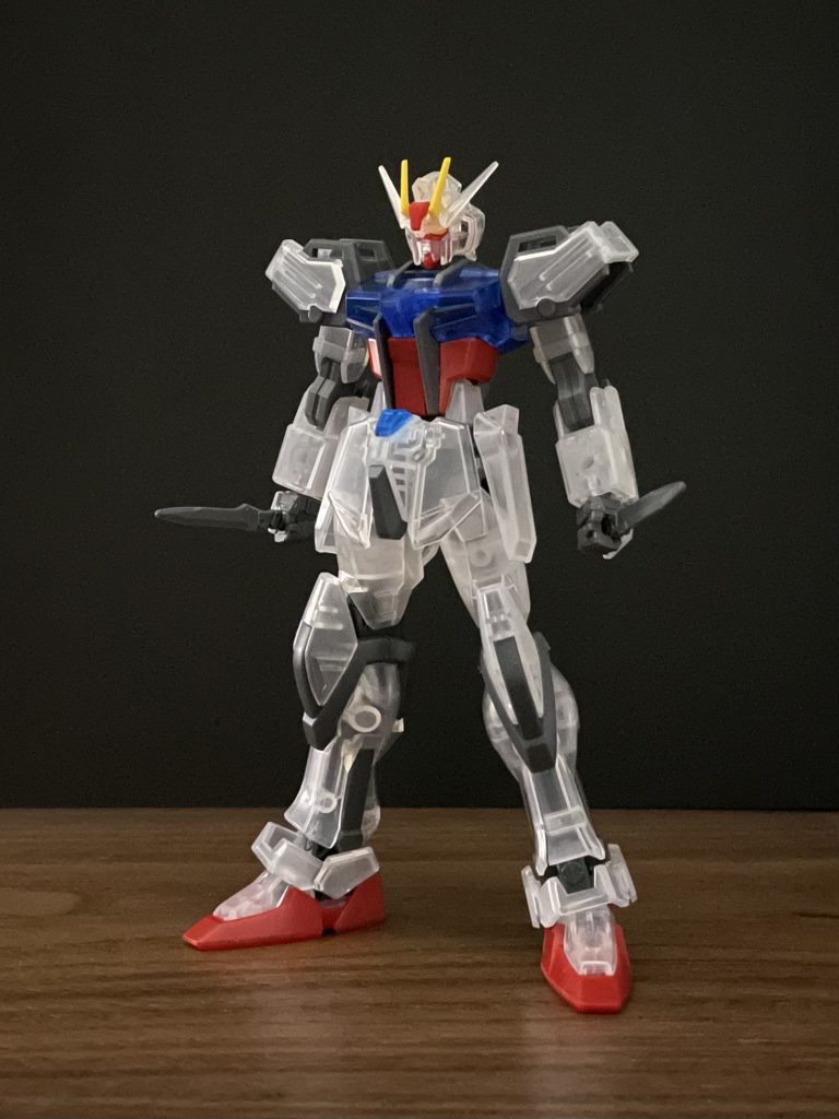 ダボ穴とかが見えているのが気になりますが、クリアカラーもキレイです。