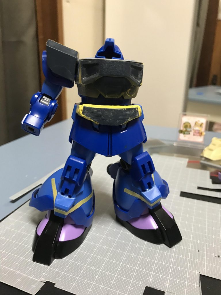 ドムR35に旧キットのプロトタイプドムを被せて行く感じに形を作りました