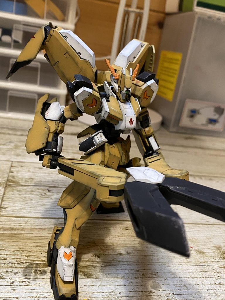 シザースもしっかりと変形可能。持ち手を失くしてしまったので、ポージングするのか難しかったです。