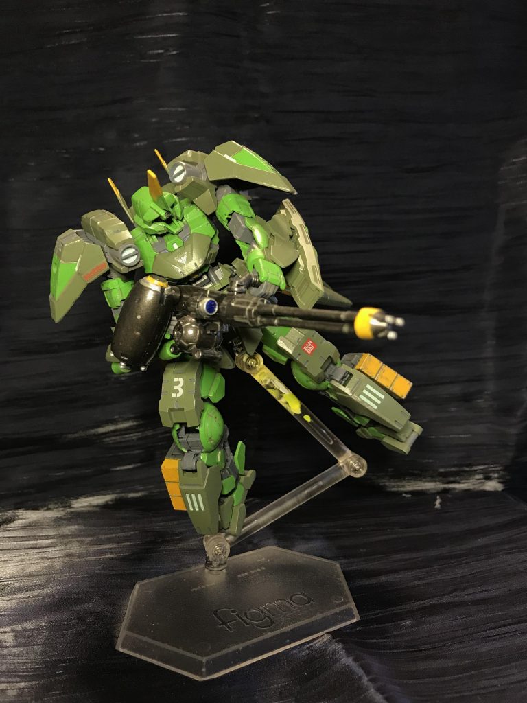 ジオン系って言うには緑が明るすぎるかなって思うんですが、量産型バウってこれくらいだったよなと自己暗示をかけ、考えない事としました。