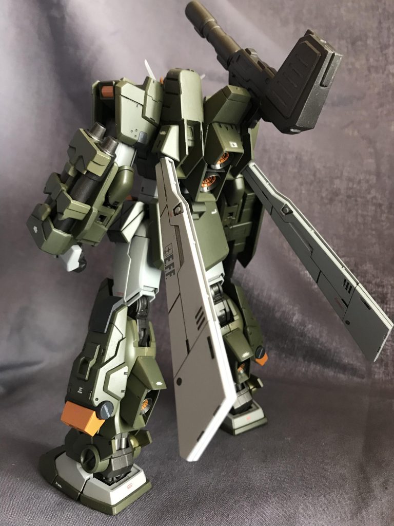 ストームブリンガーのバックパックに強引にキャノン(ジャンクの寄せ集め)と、センサーを付けて、ソレっぽくしてます。プロペラントタンク付きってのがオシャレですよね♪