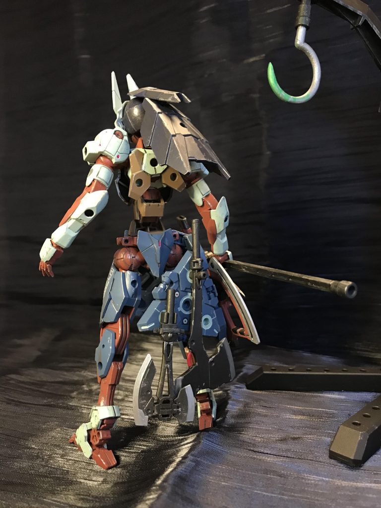 お尻をもっと強調したかったのですがクリアランスが悪くなり自立しなくなるのでやめました。←途中までやってた。