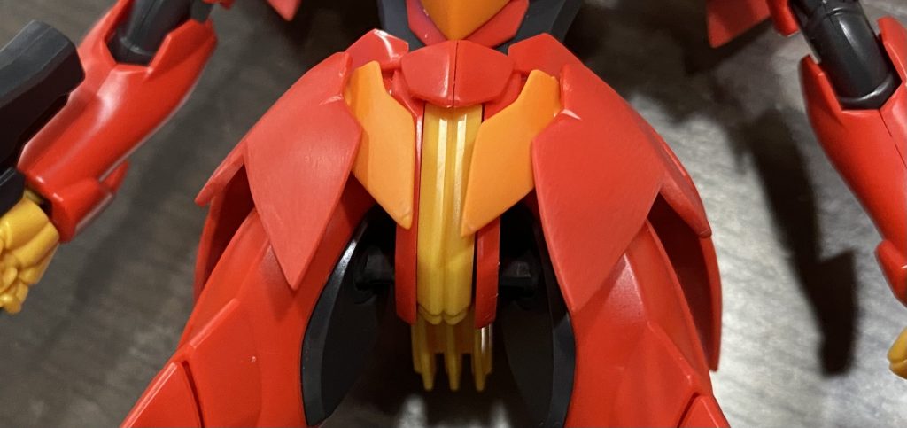 アーマー類は先端にランナーの切れ端を貼って削りシャープ化しています