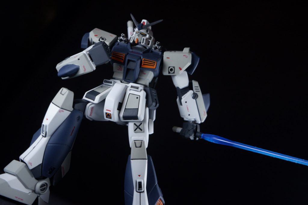 カラーリングは渋めに