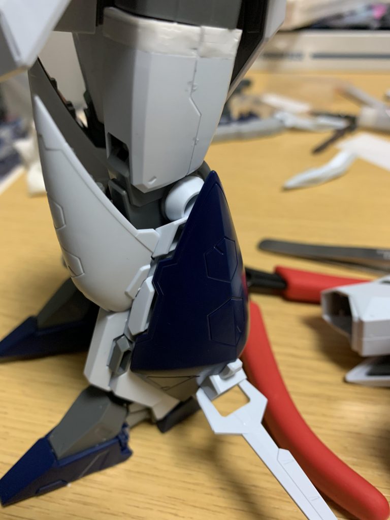 太腿の延長工作。初めてやったのでかなり時間かかった。