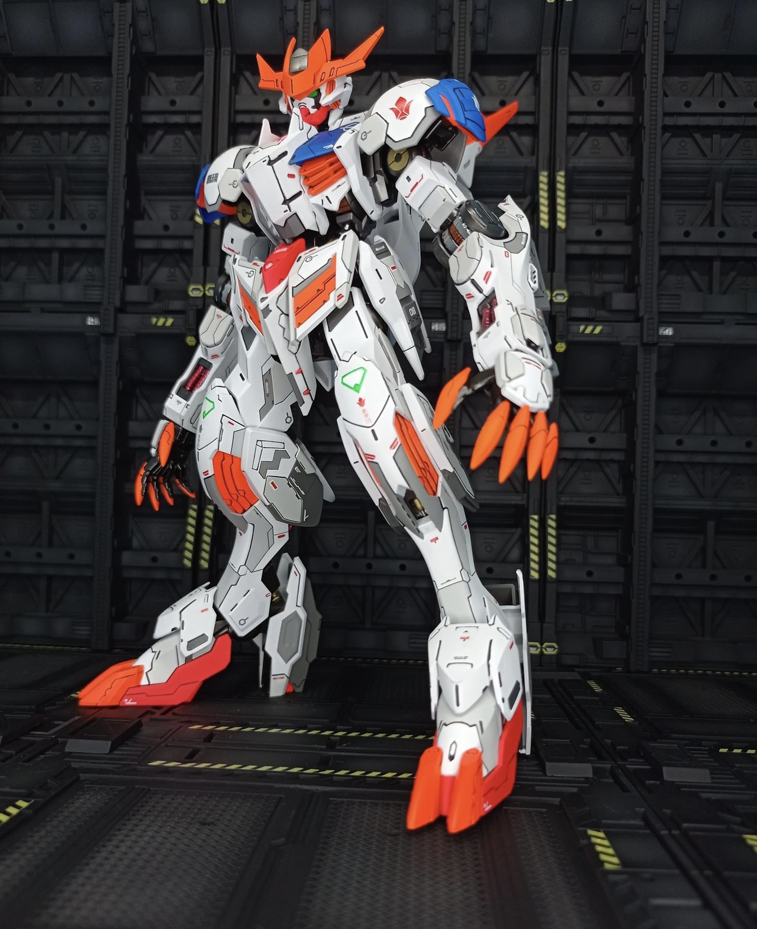 ガンダムバルバトスルプスレクス (1/100) 徹底改修塗装済完成品 劇中