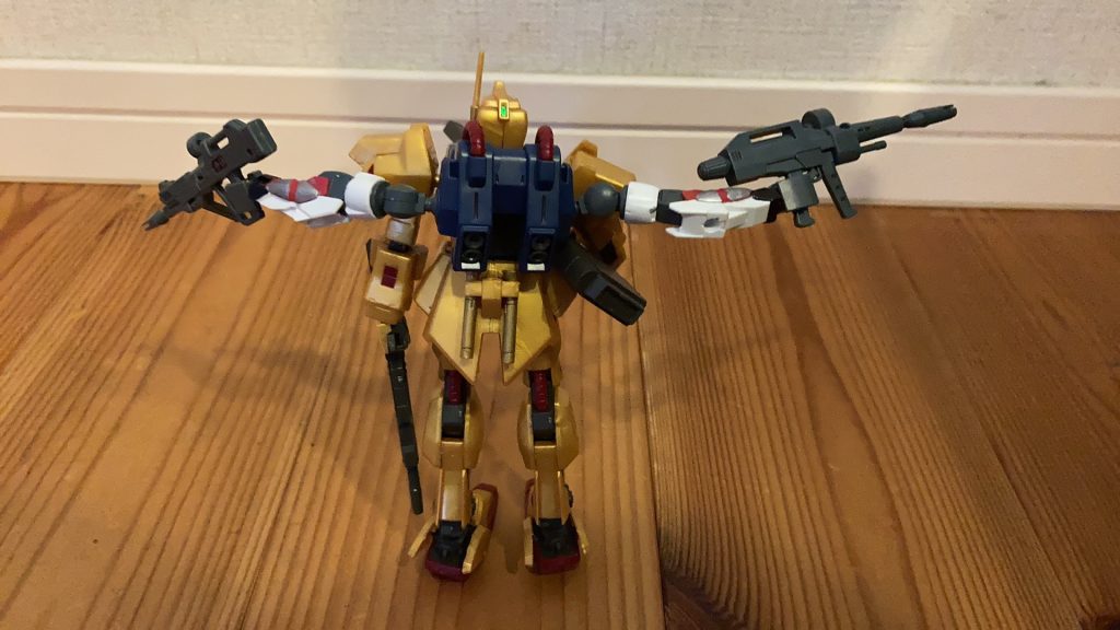 武装は百式のビームライフルとクレイバズーカー、そしてガンダムのビームライフルとデスティニーのビームライフルです。ほ と ん ど ビ ー ム ラ イ フ ル し か 持 っ て な い じ ゃ んま、まぁビームライフルつよいしね