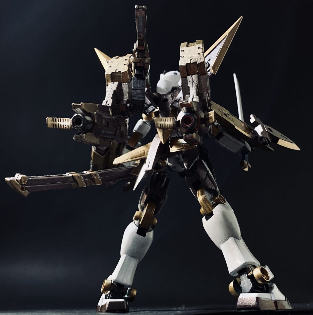 分かり辛いですが腰にインパルスアルクのバックパックを増設