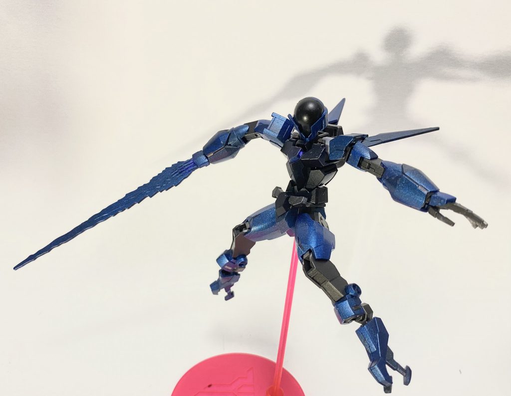 アーマーを外した状態でも、また格好良い。ギミックは面白いよね。