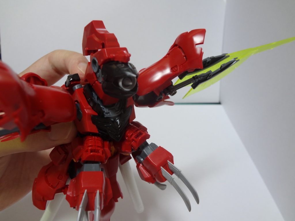 改造ダイバーアヤメを支援するために製作されたMA。改造ダイバーアヤメの空戦及び宇宙戦での高機動戦闘を支援するため、柔軟な戦闘展開が可能である鳥型が採用された。形式上は支援機ではあるが、その戦闘能力は他MAに劣らず、単騎で戦況変える力を持つ。嘴は特殊合金製でビームコーティングされたシールドさえ易々と貫く。また当機体注目の兵器として、口内部の発振装置からは、ファンネル等の無線兵器を広範囲無力化する特殊電磁波を放つ。これにより戦場を蹂躙するサイコミュ兵器を沈黙させる事が、本機の目的の一つである。