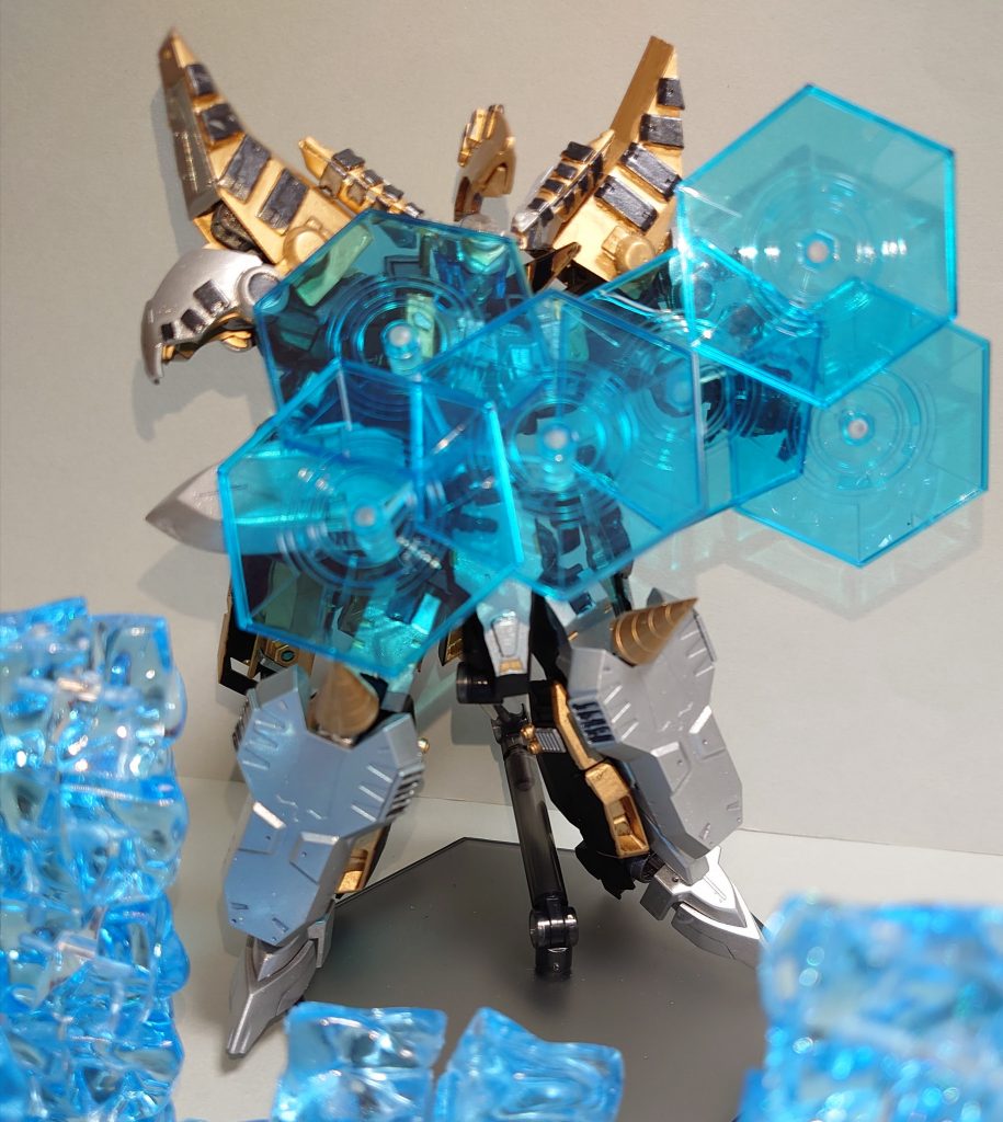 フラッシュタイミングマジック、ブリザードウォールを使用シールド裏の3mm穴を使ってエネルギーシールドを展開。シールドはＭＳＧマギアブレードの物を使用しています。