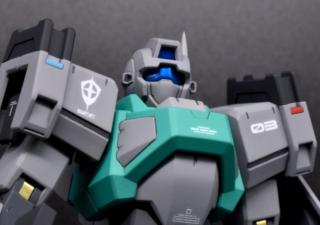 バストアップメインカメラはシルバー塗装の後にクリアを重ねて吹き付けました。