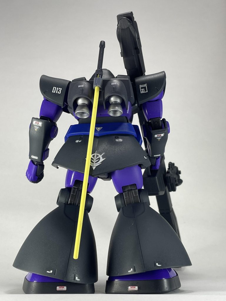 マットなブラックをイメージしていたのですが本当にブラックを使うと真っ黒になりそうだったので、ネービーブルーを使用。だいぶ近づいた気がします。