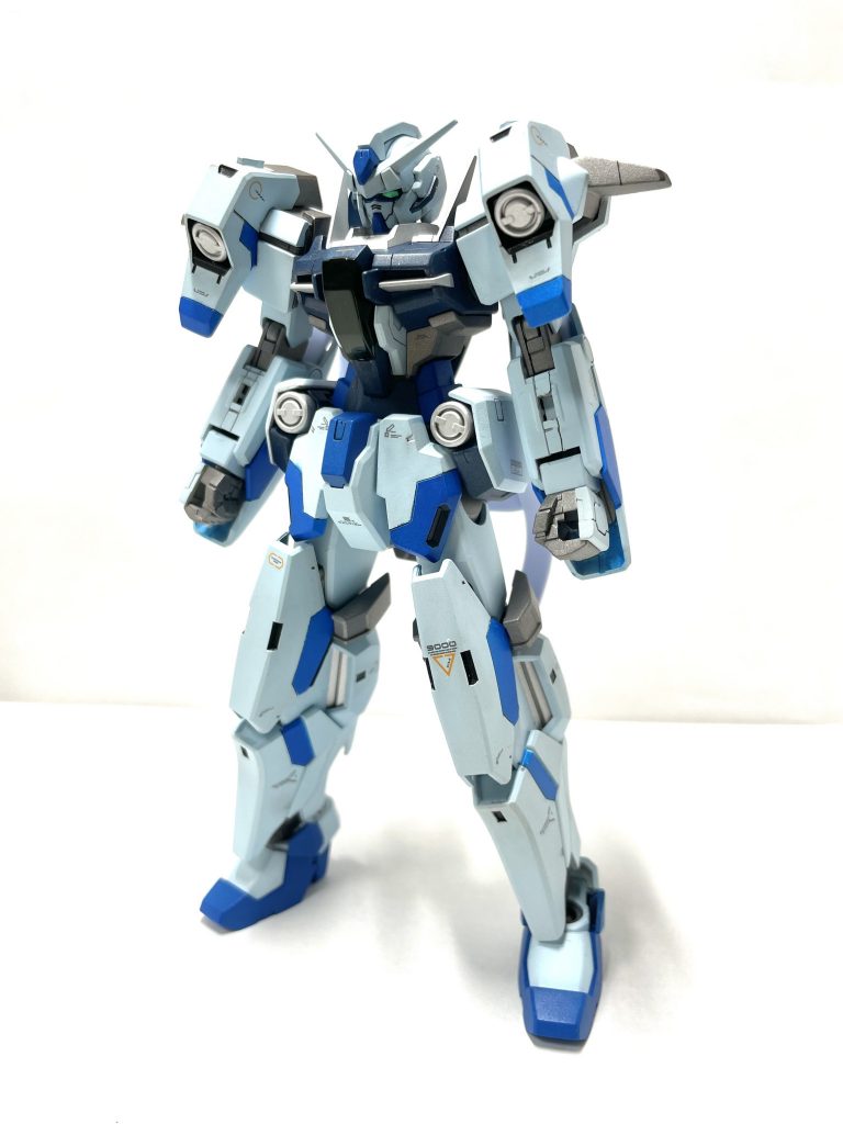 1番薄い青色はクールホワイトに少量のインディーブルーを加えています。ボディなどの濃い青色はフタロシアニンブルーを使用、残りの青色はインディーブルーを使用しています。