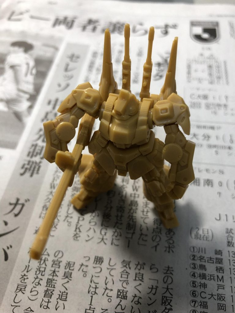 小さいながらも、素組みでも格好良いですね。