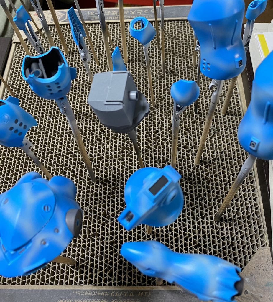 部分塗装や内側はファレホで筆塗りしました