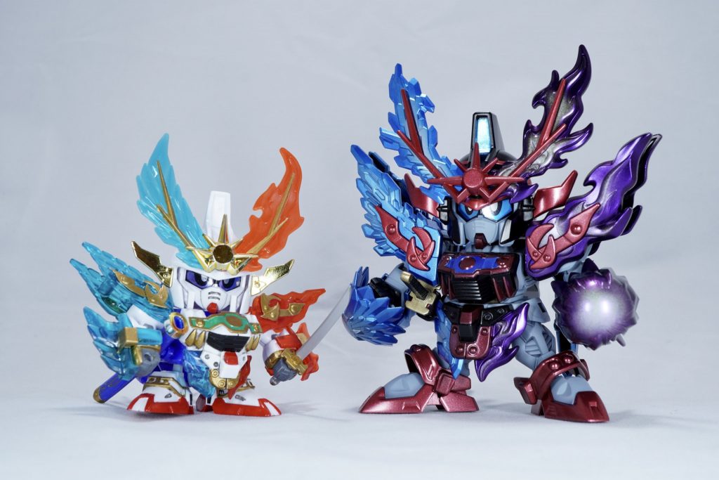 旧キットと並び立ち。元のカラーリングでも塗装したいからもう一体買おうかな？！